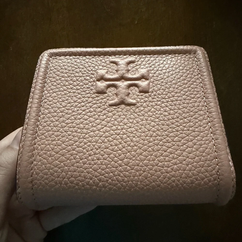 Tory Burch Thea Light Pink Pebbled Leather Bi-Fold Wallet - Picture 2 of 16